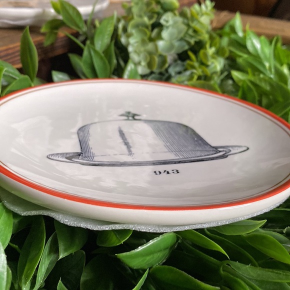 Williams Sonoma Adorable Antique Illustration Cocktail Plates - Set of Four - Picture 17 of 17